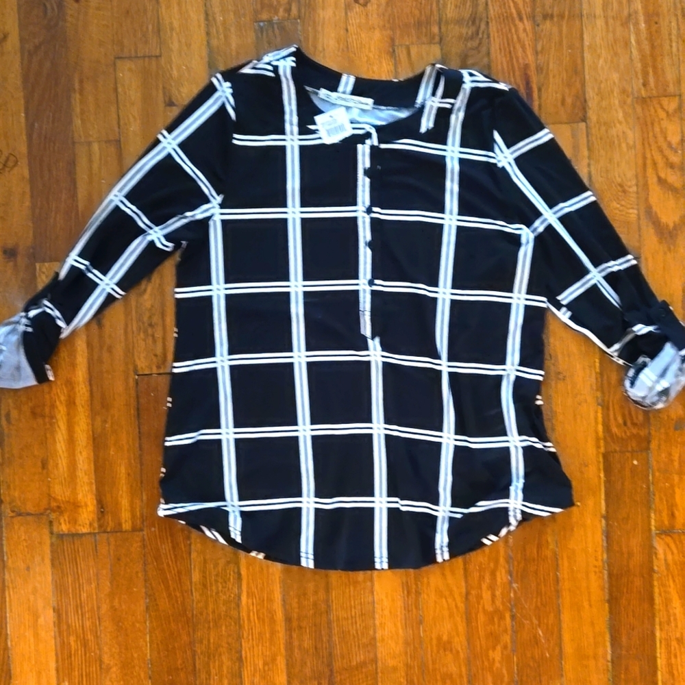 Women's Dress Shirt in Size Medium